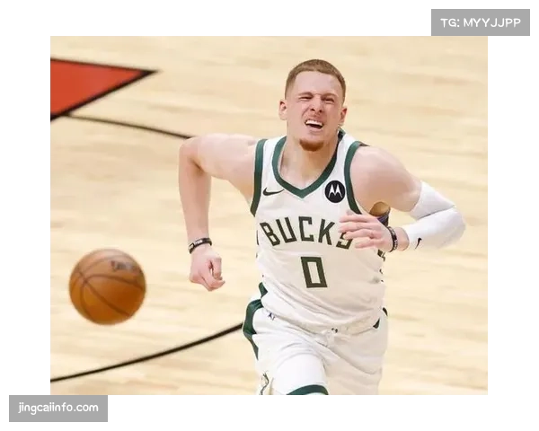 拜仁官方确认17岁后卫卡夏诺-基亚拉接受脚踝手术,预计赛季报销 拜仁官方确认17岁后卫卡夏诺-基亚拉接受脚踝手术,预计赛季报销